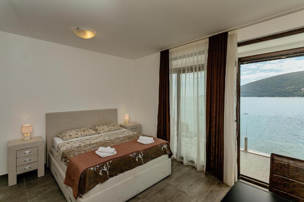 Apartments Joy Herceg Novi Buitenkant foto