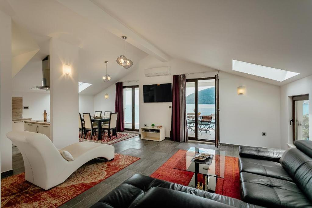 Apartments Joy Herceg Novi Buitenkant foto