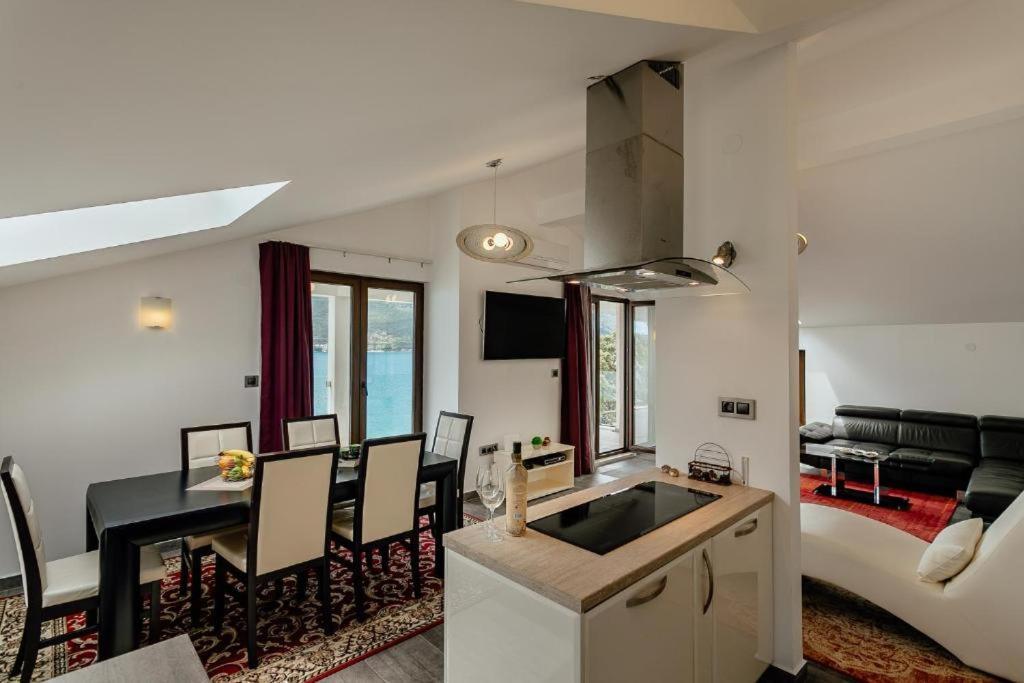 Apartments Joy Herceg Novi Buitenkant foto