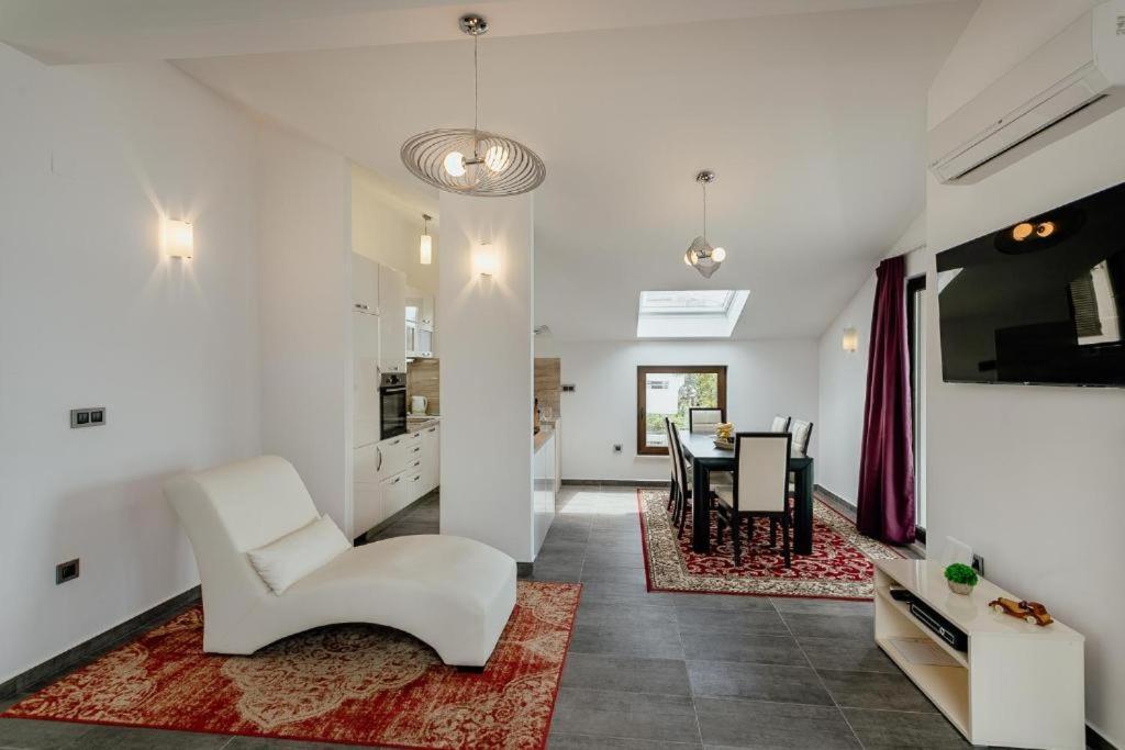Apartments Joy Herceg Novi Buitenkant foto