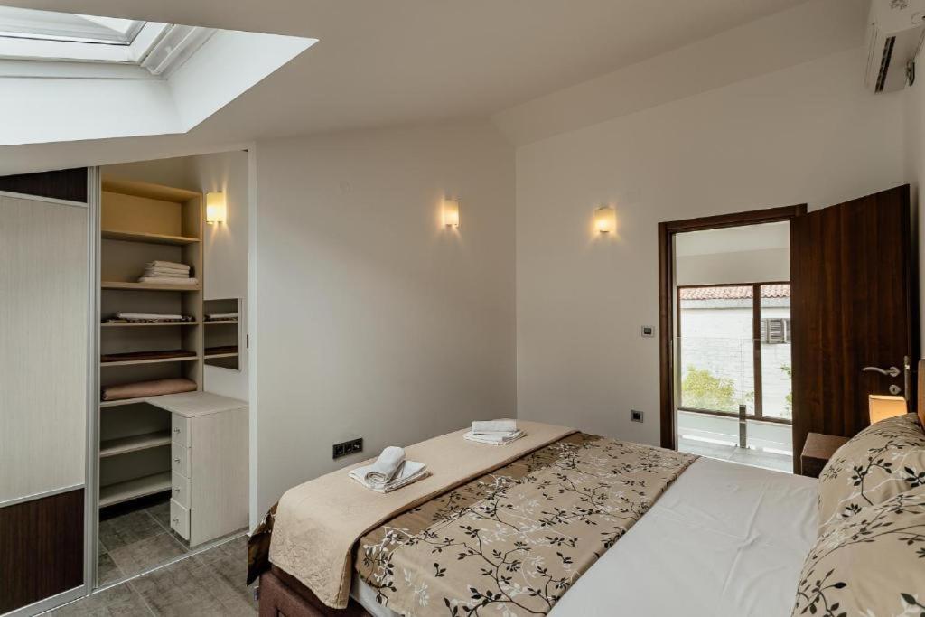 Apartments Joy Herceg Novi Buitenkant foto