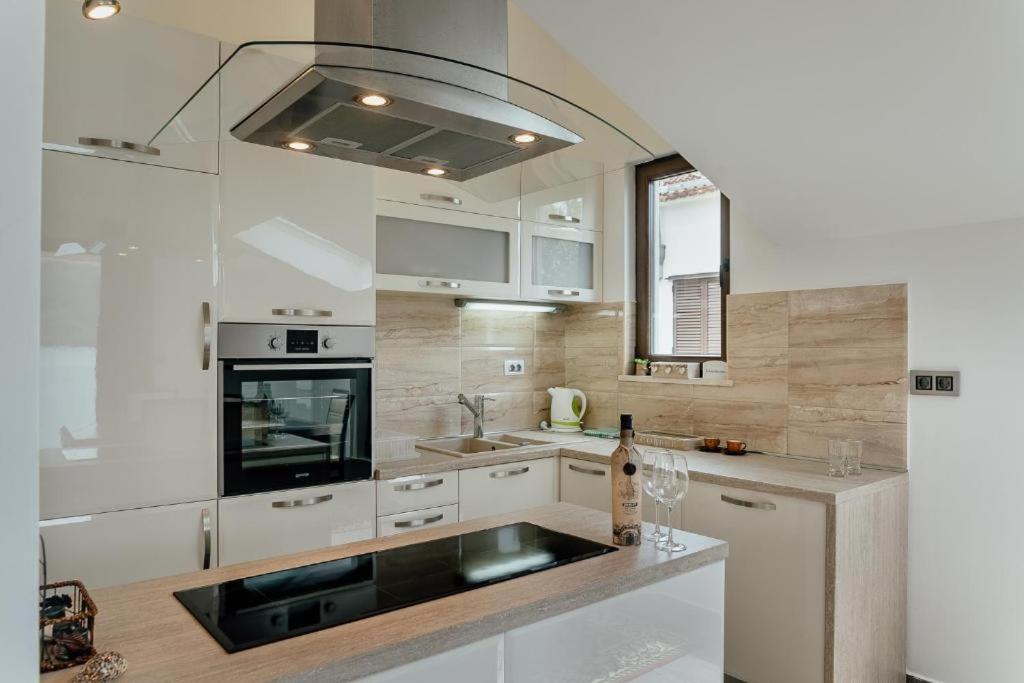 Apartments Joy Herceg Novi Buitenkant foto