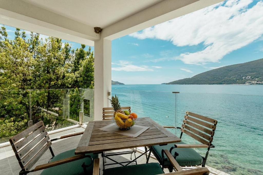 Apartments Joy Herceg Novi Buitenkant foto