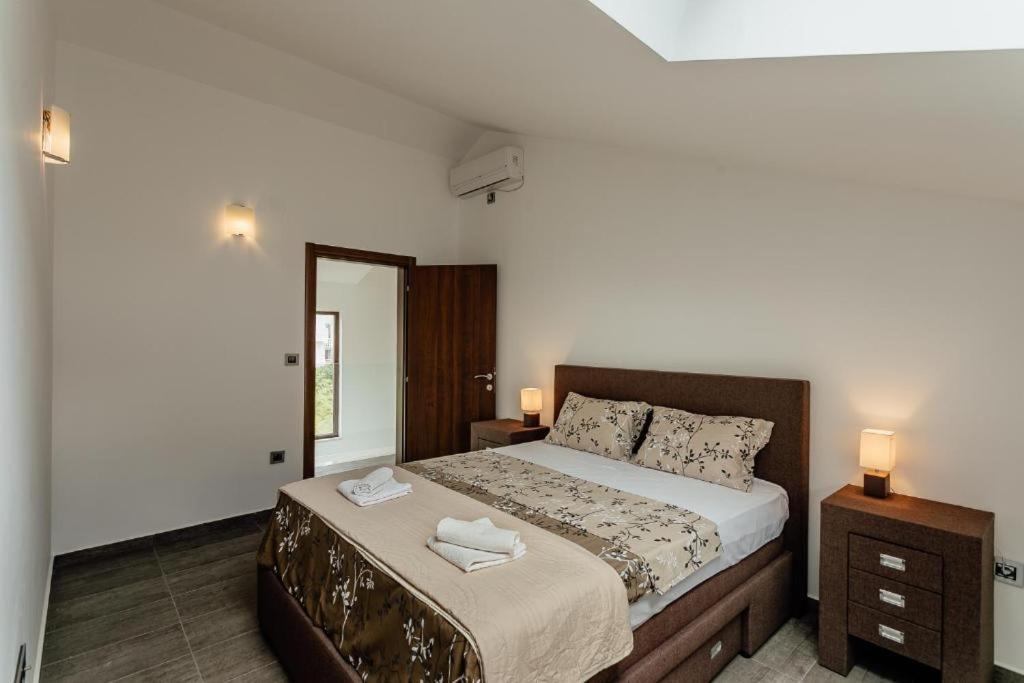 Apartments Joy Herceg Novi Buitenkant foto