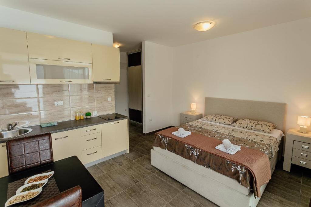 Apartments Joy Herceg Novi Buitenkant foto