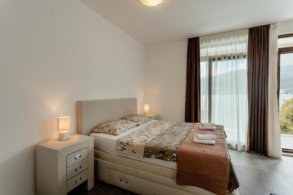 Apartments Joy Herceg Novi Buitenkant foto