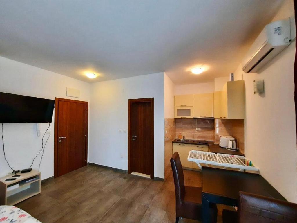Apartments Joy Herceg Novi Buitenkant foto