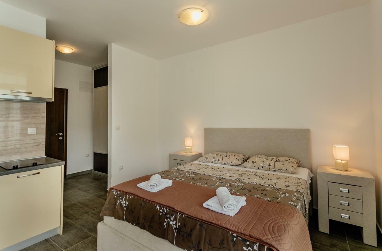 Apartments Joy Herceg Novi Buitenkant foto