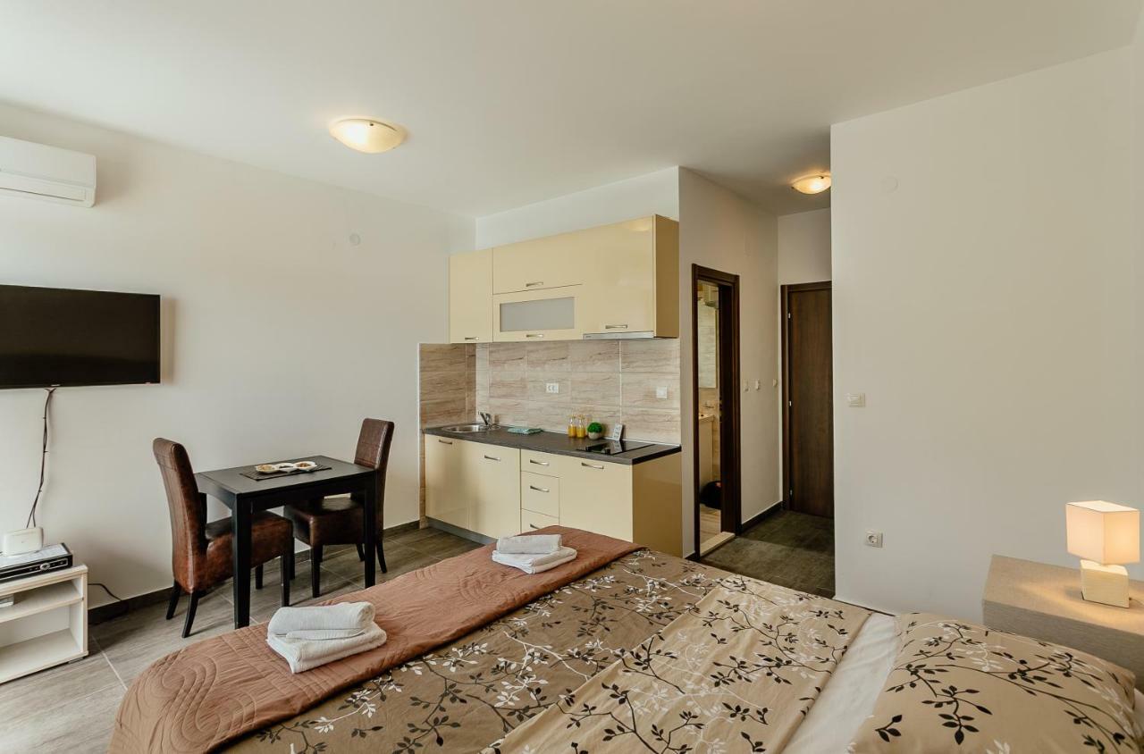 Apartments Joy Herceg Novi Buitenkant foto