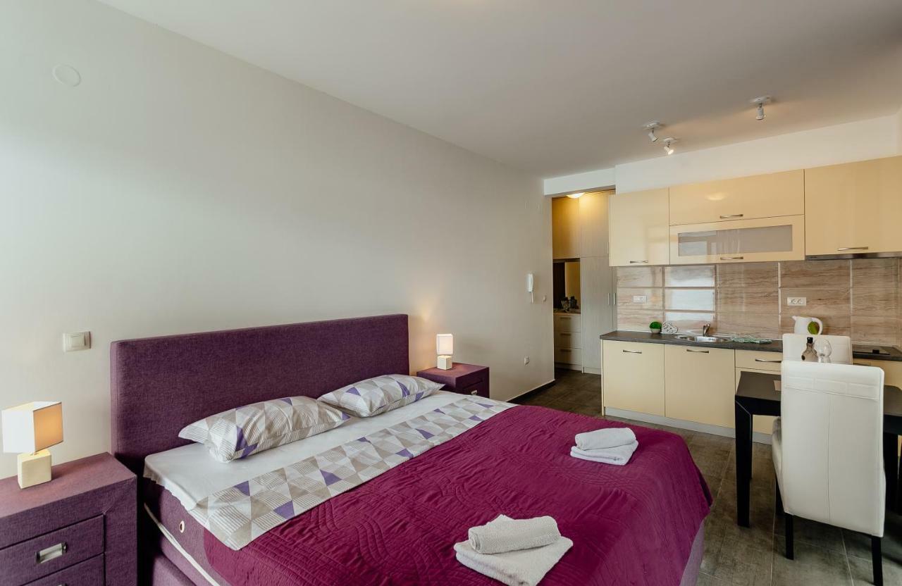 Apartments Joy Herceg Novi Buitenkant foto